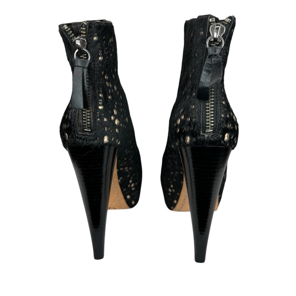 Alice + Olivia “Paige” Laser-cut Calf Hair Black Bootie Heel 38 1/2 - Picture 5 of 7